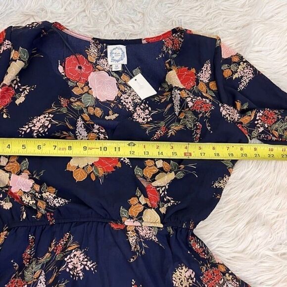 Blue Rain Francescas NWT Blue Peplum Scalloped Trim Floral Wrap Blouse Medium - Picture 6 of 12